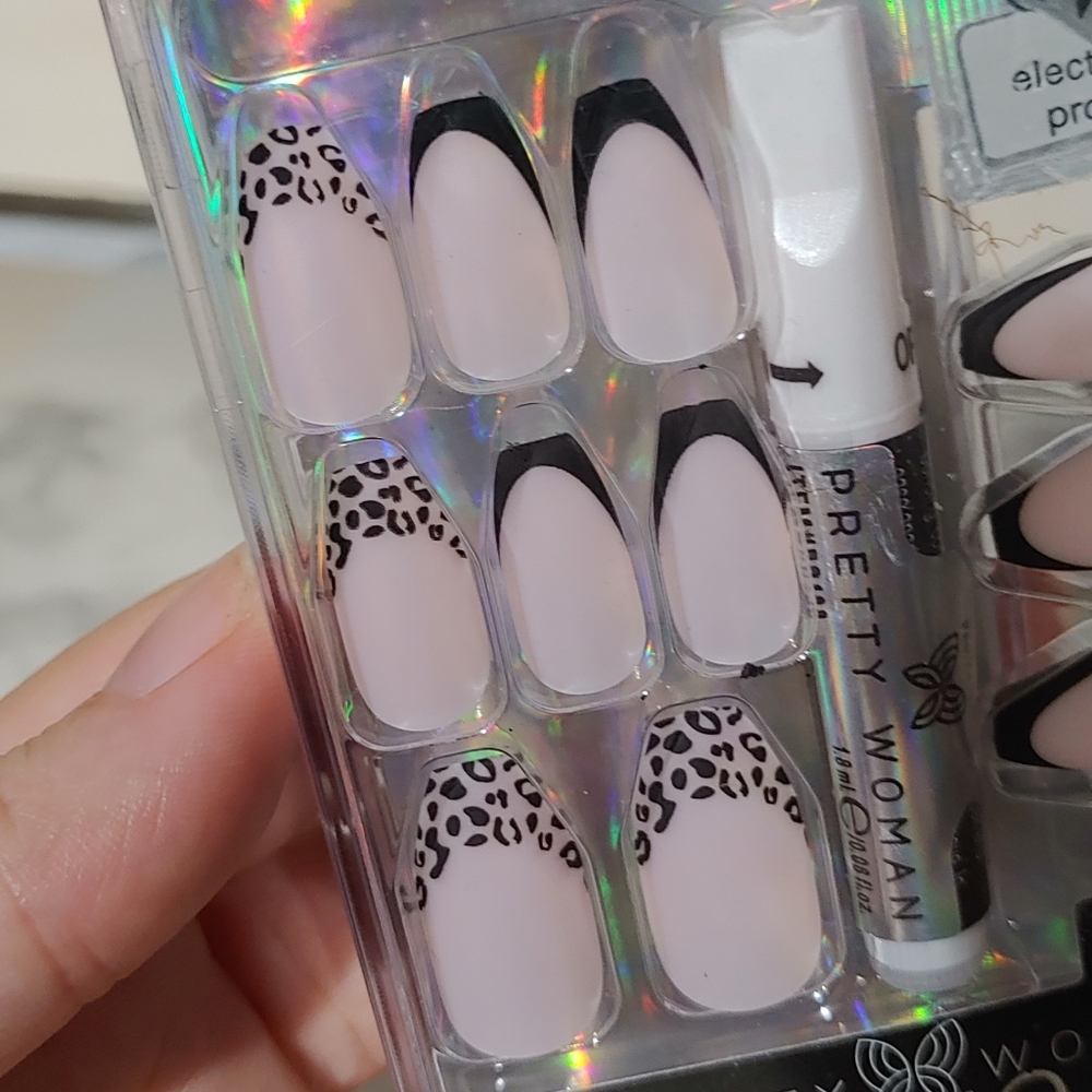 Leopard Nail Set - Picture 2 of 2